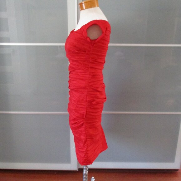 Alex Evenings Cap Sleeve Red Gathered & Ruched Cocktail Dress - Picture 2 of 5